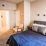 2Br/2Ba Brand New Elegant Luxury Suite W/ Gym By Envitae